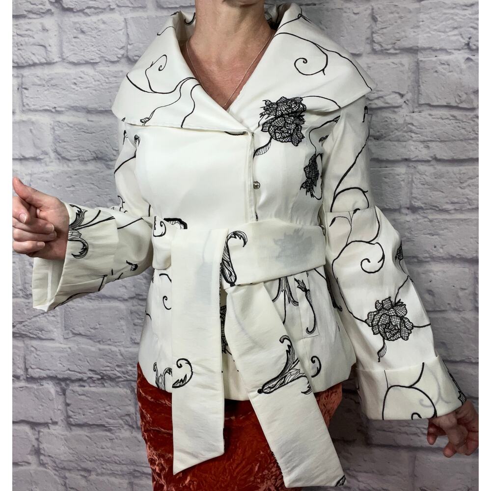 Stunning Avant Garde Black &White Embroidered Sam… - image 3